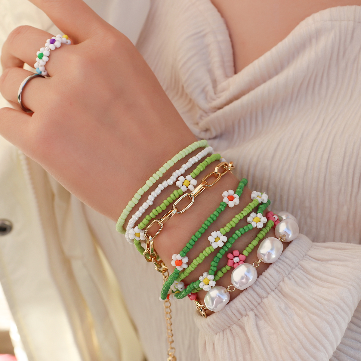 AENSOA Handmade Beaded Daisy Flowers Bracelets for Women Girls Korean Colorful Beads Elastic Wristband Bracelet Trendy Jewelry